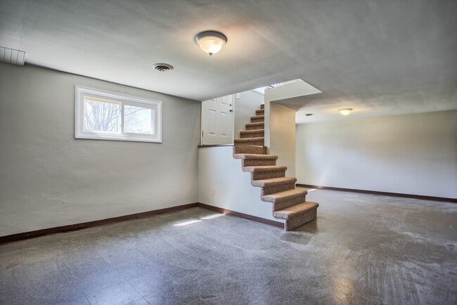 Building Photo - Completely Renovated 2 Bedroom Duplex in Collinsville - Great price and lots of space!