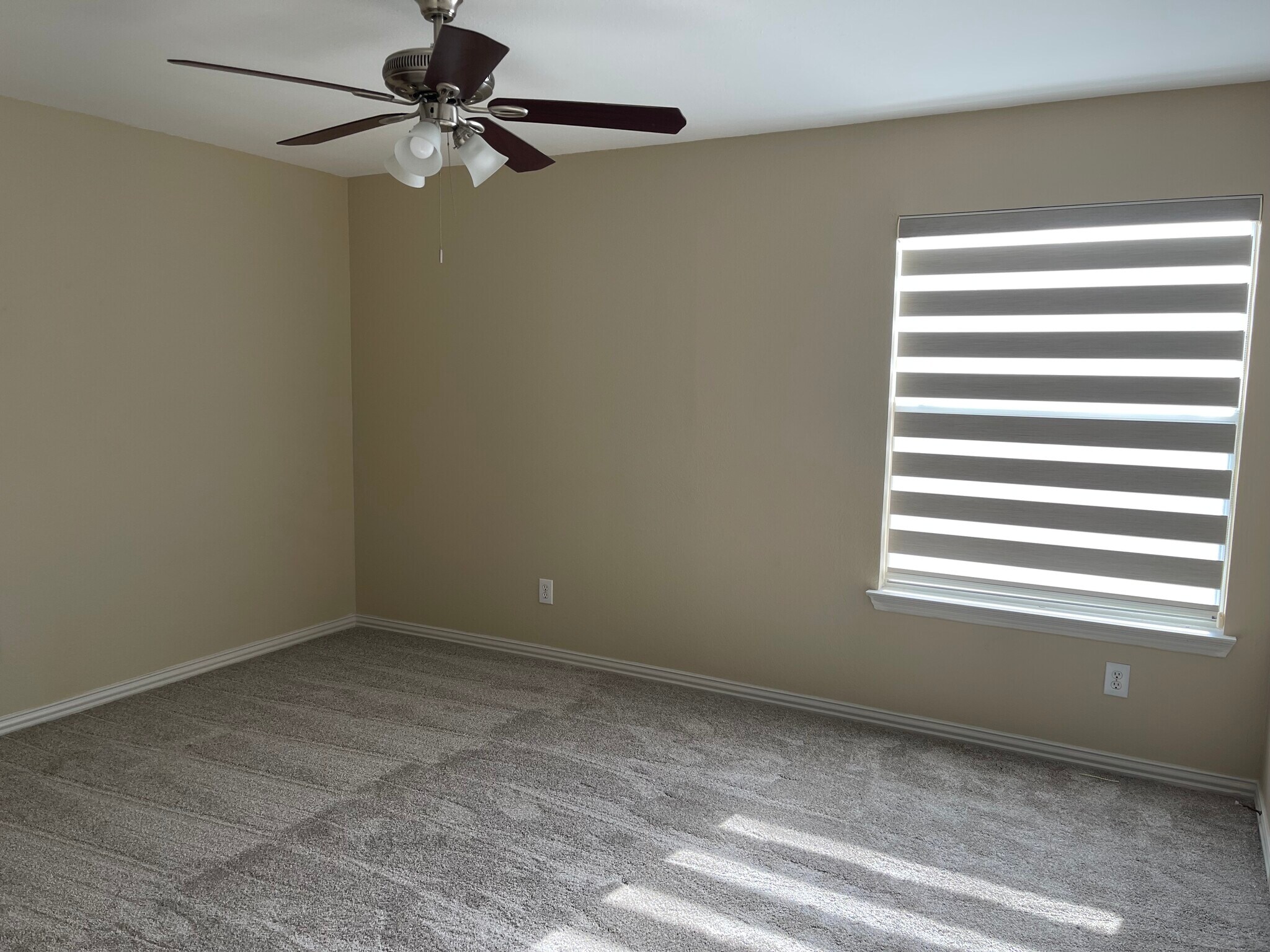 Building Photo - 1813 Angel Falls Dr