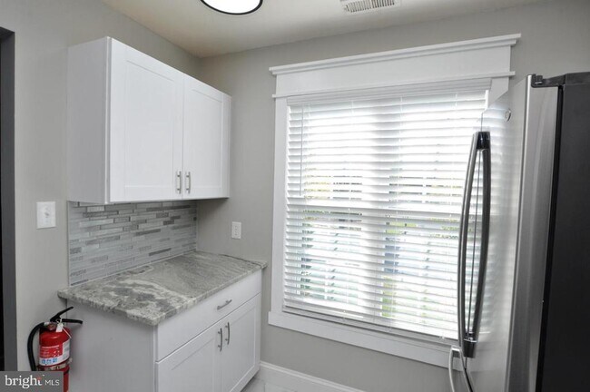 Building Photo - 1806B Ralston Dr
