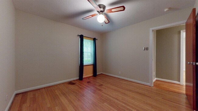 Building Photo - 31 S Tealwood Dr