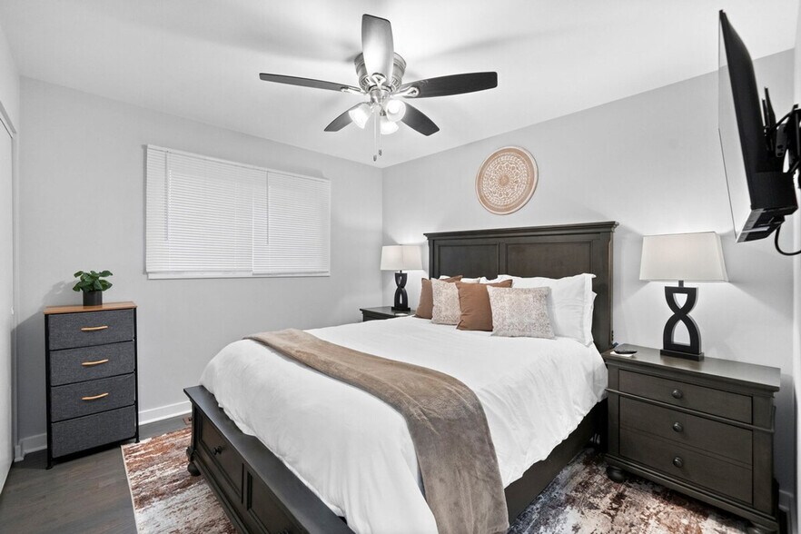 Building Photo - 334 W Central Ave