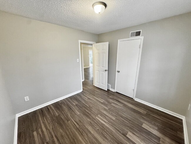 Building Photo - 3940 Schoolfield Rd