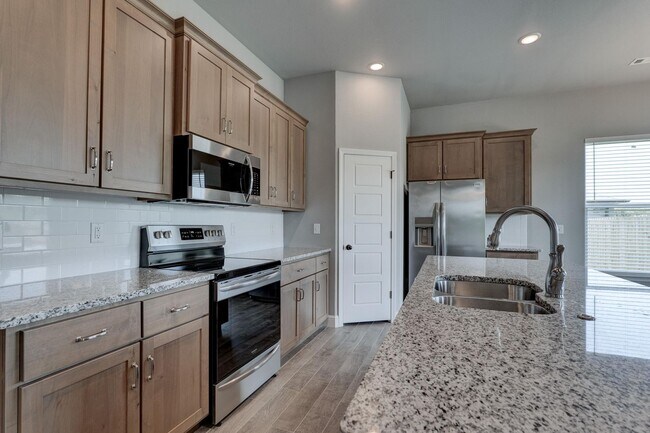 Building Photo - 802 Delaney Dr