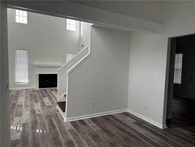 Building Photo - 1971 Abbey Province