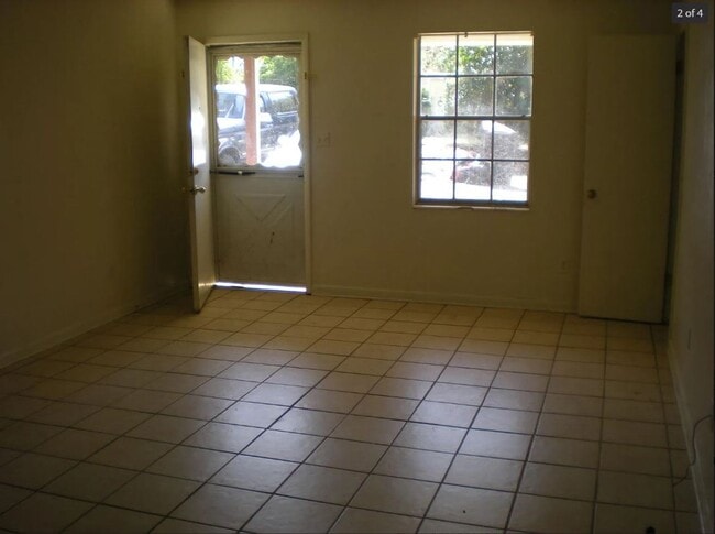 Building Photo - 2410 Clemons Rd