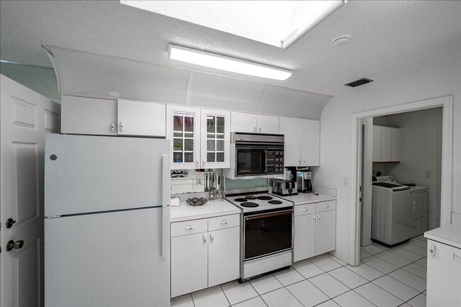 Building Photo - 901 Sandy Oaks Dr