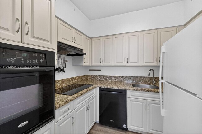 Building Photo - 7441 Wayne Ave