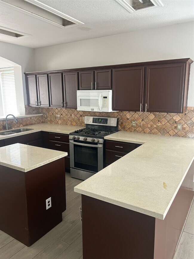 Building Photo - 6722 Oakleaf Trail Ln