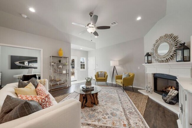 Building Photo - 3/2/2 Patio Home! Broken Arrow!