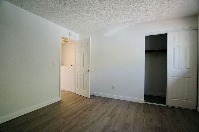Building Photo - 5111 SW Beaverton Hillsdale Hwy