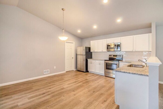 Building Photo - 16044 Bedington Dr