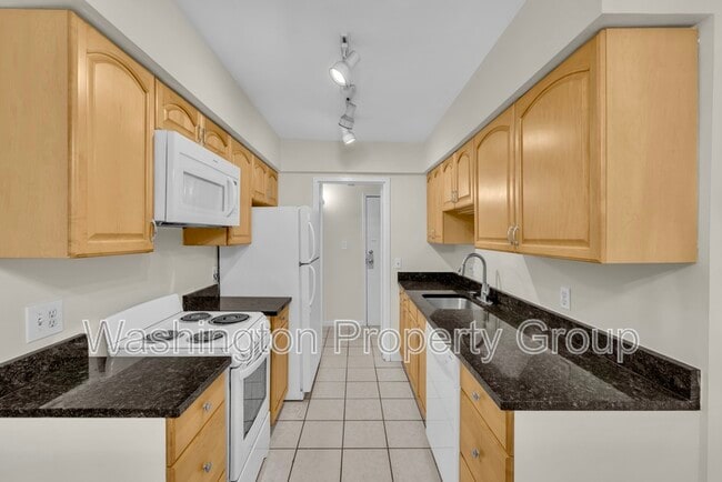 Building Photo - 2200 Castle Rock Square