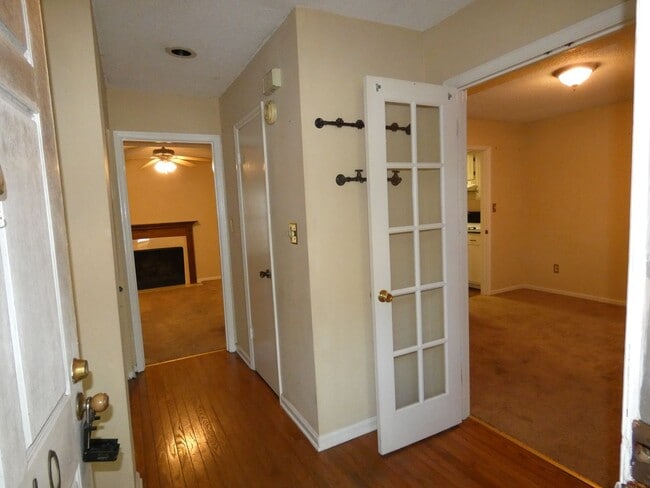 Building Photo - 3240 Overton Manor Dr
