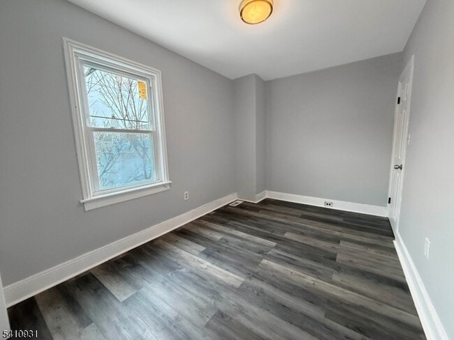 Building Photo - 65 Davis St