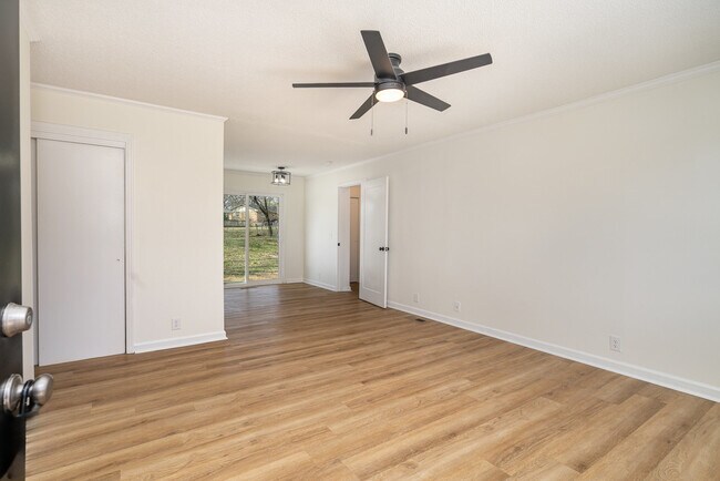 Building Photo - 122 Brookside Dr