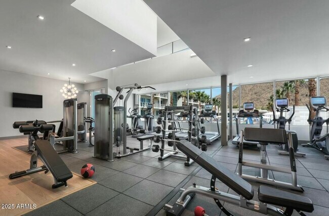 Building Photo - 5455 E Lincoln Dr