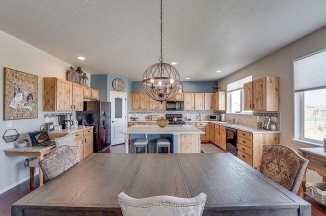 Building Photo - Stunning 4 Bed, 3 1/2 Bath House in Severance!