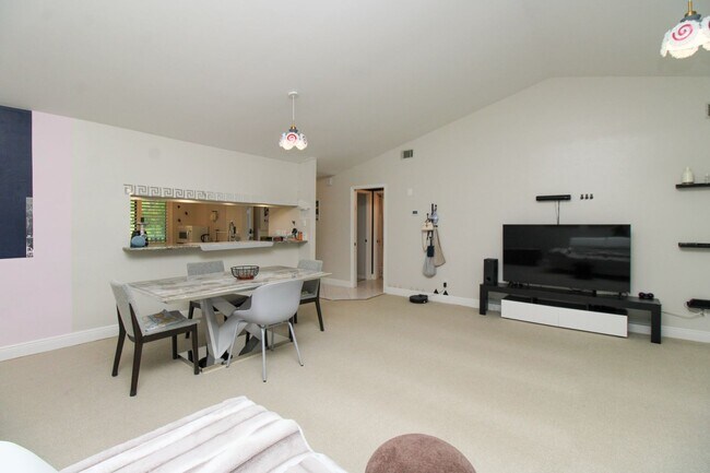 Building Photo - 5767 Deauville Cir