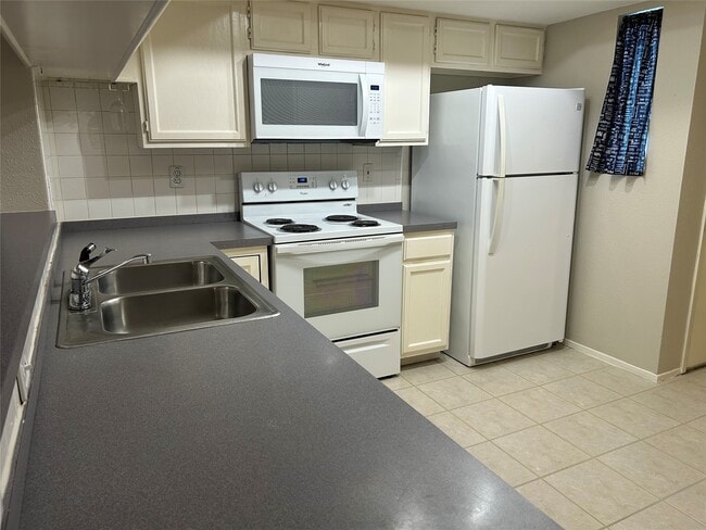 Building Photo - 14911 Wunderlich Dr