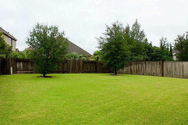 Building Photo - 130 S Vershire Cir