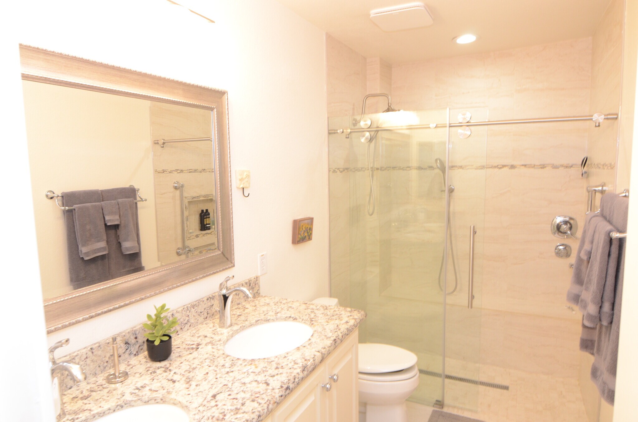 Building Photo - 1671 E Redfield Rd