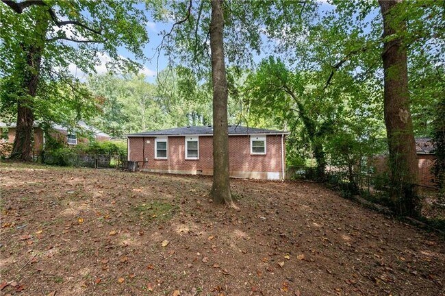 Building Photo - 305 Banberry Dr SE