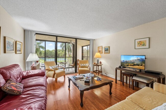 Building Photo - 16251 Golf Club Rd