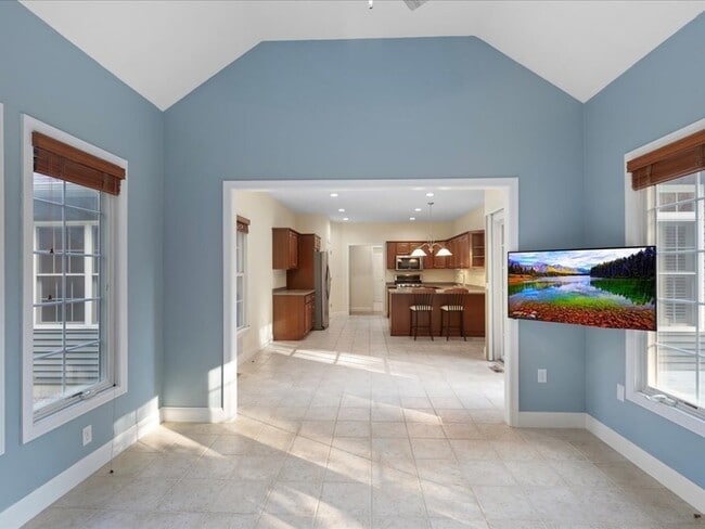 Building Photo - 32 Silver Brook Ln