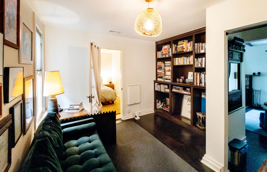 Building Photo - 8540 Ridpath Dr