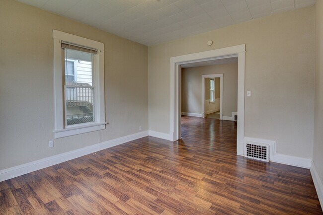 Building Photo - SL AAC1228