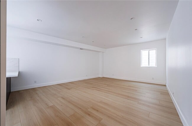 Building Photo - 13461 Beach Ave