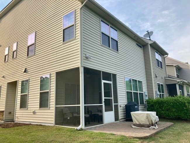 Building Photo - Beautiful 3 Bedroom, 2.5 bath with 2 Car Garage in Thompson Ridge!