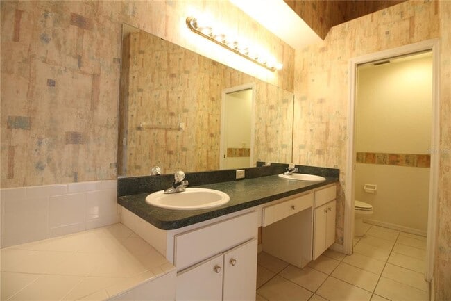 Building Photo - 2313 Colony Club Dr