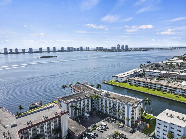 Building Photo - 100 Paradise Harbour Blvd
