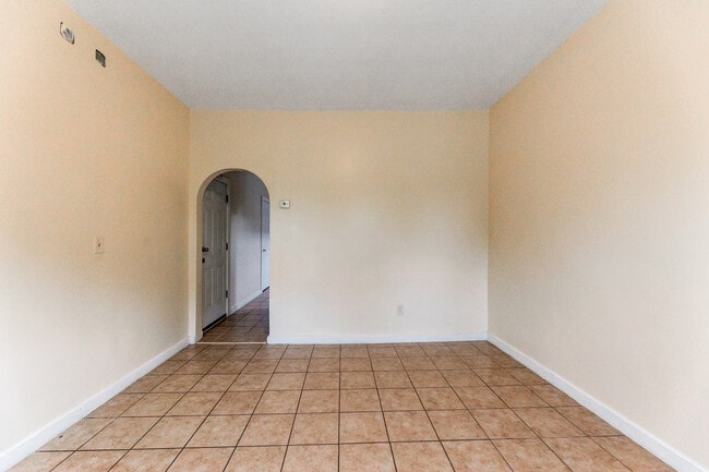 Building Photo - 1320 W 50th St