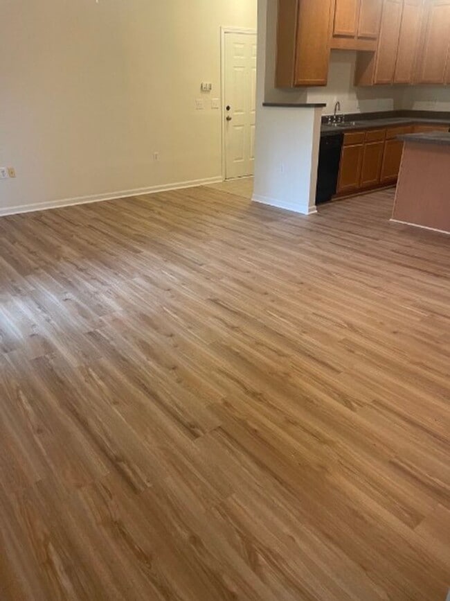 Building Photo - Great condo near Hanes Mall area, Clemmons and I40