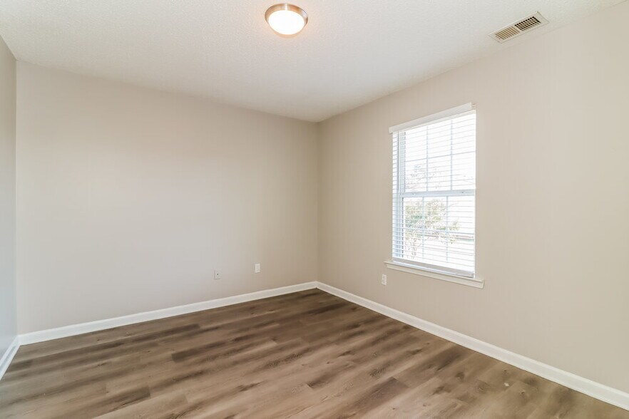 Building Photo - 69 Middlebrook Dr