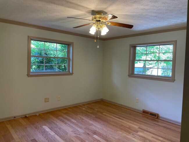 Building Photo - Beautiful 2 Bed, 2 Bath home located in Seagrove. (Handicap accessible)