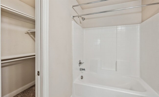 Building Photo - 268 Castleridge Dr