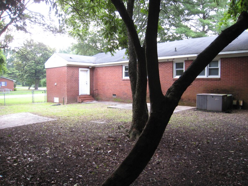 Building Photo - 115 N Warren St