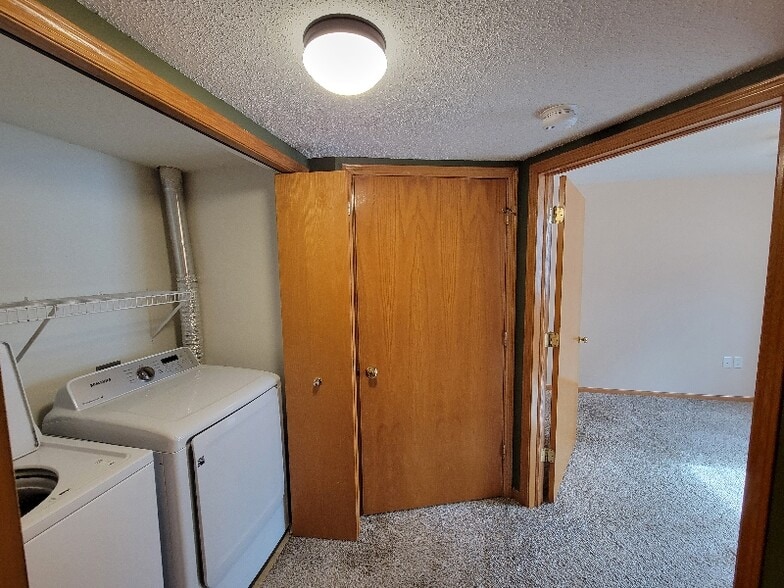 Building Photo - 10 Cherry Ct