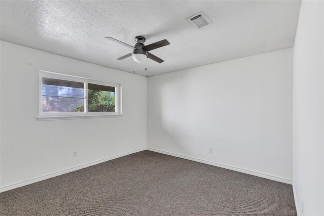 Building Photo - 7703 Pine Cup Dr