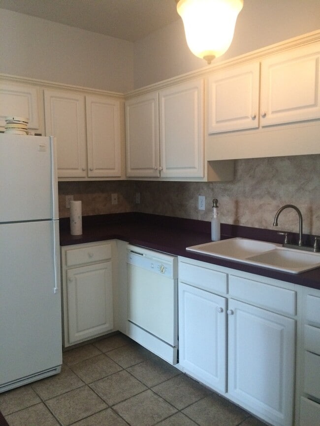 Building Photo - 2 Bed, 2 Bath Condo for Rent in Sweetwater