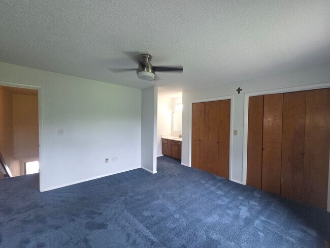 Building Photo - 2588 E Sweetbriar Dr