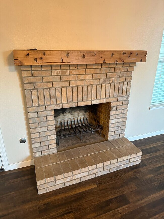 Building Photo - 1622 S Peppertree Ct