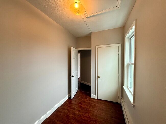 Building Photo - 8 Dalton St