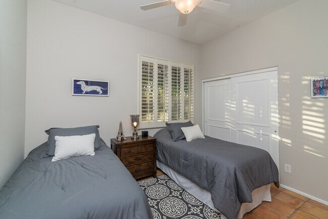 Building Photo - 9315 E Aster Dr