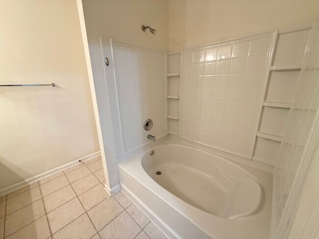 Building Photo - Beautiful 2-Bedroom Townhome with Loft and...