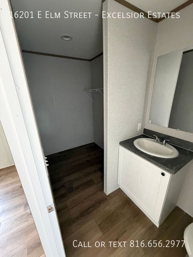 Building Photo - 16201 Elm St