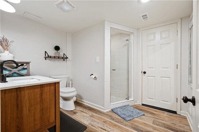 Building Photo - 3003 Maple Ln
